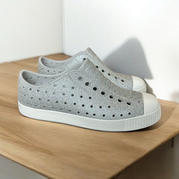 Native Kids Sneakers gray sparkly Jefferson style vented rubber size J2 - Picture 6 of 10